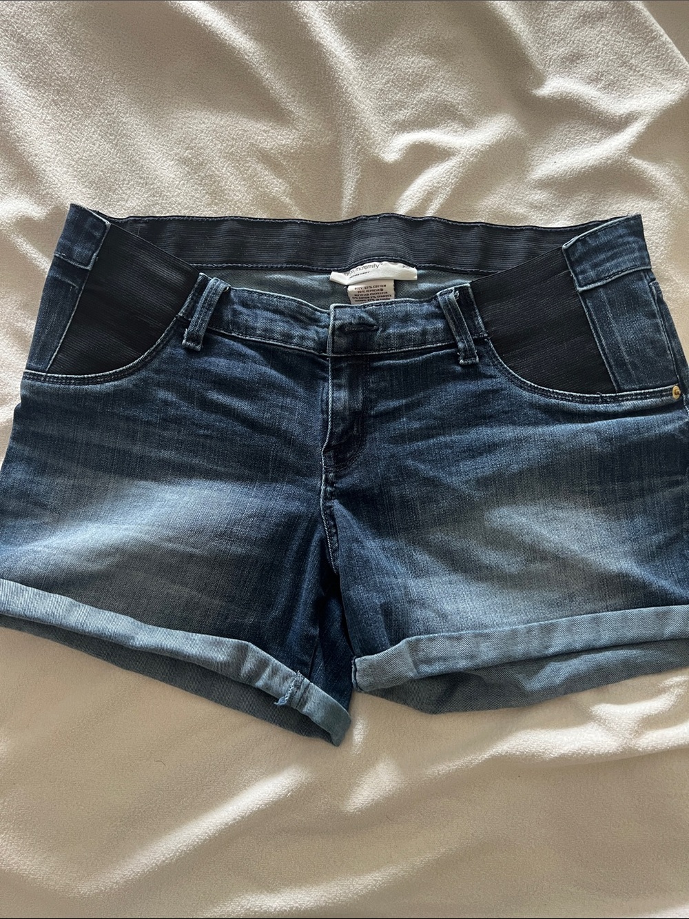 Liz Lange maternity shorts